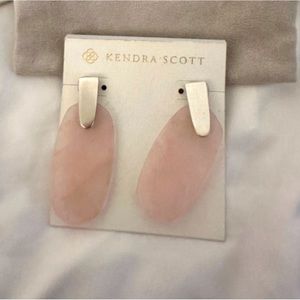 Beautiful EUC Kendra Scott earrings